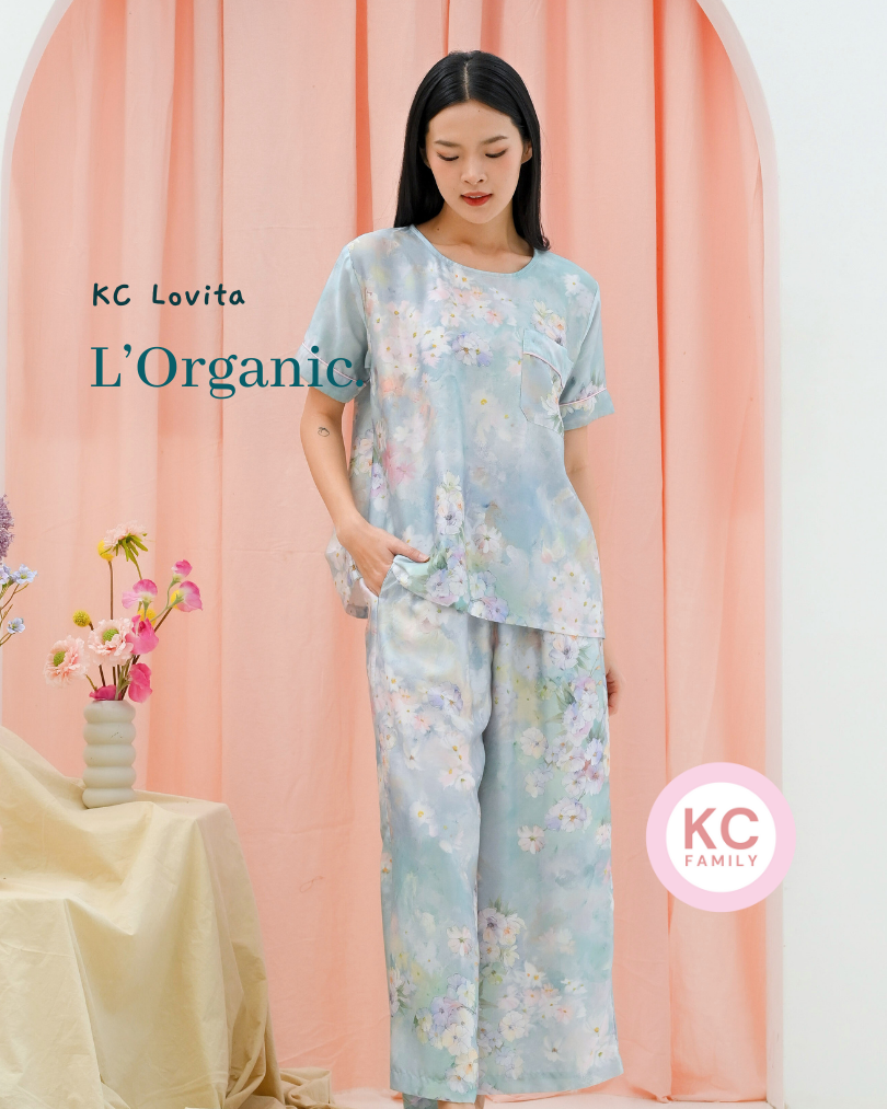 KC Lovita in Fleur de Joie Piyama Kerah Bulat Celana Panjang Lengan Pendek