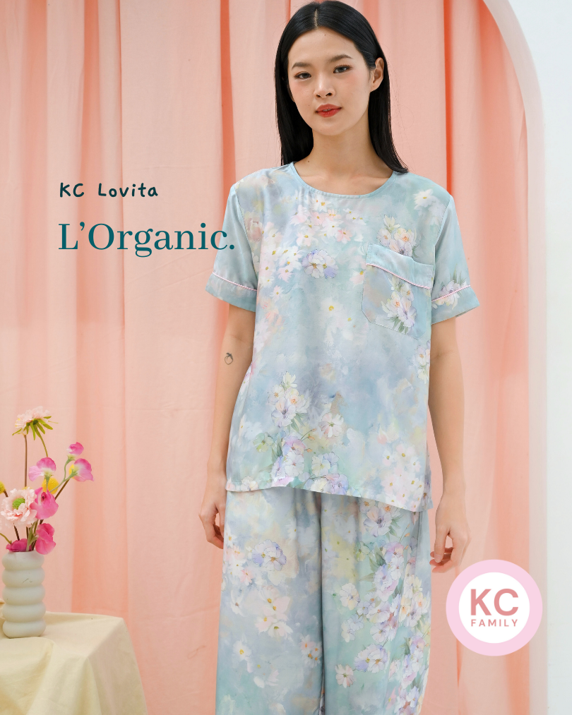 KC Lovita in Fleur de Joie Piyama Kerah Bulat Celana Panjang Lengan Pendek