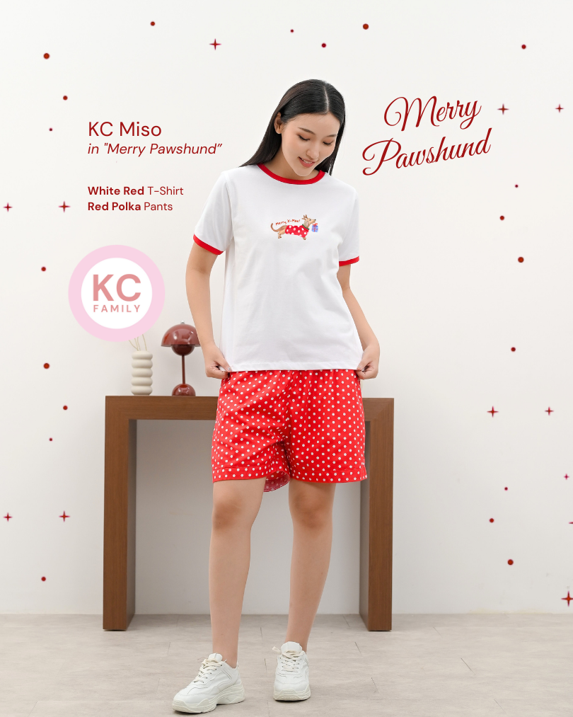 KC Miso in Merry Pawshund Baju Kaos dengan Celana Pendek Piyama Kaos