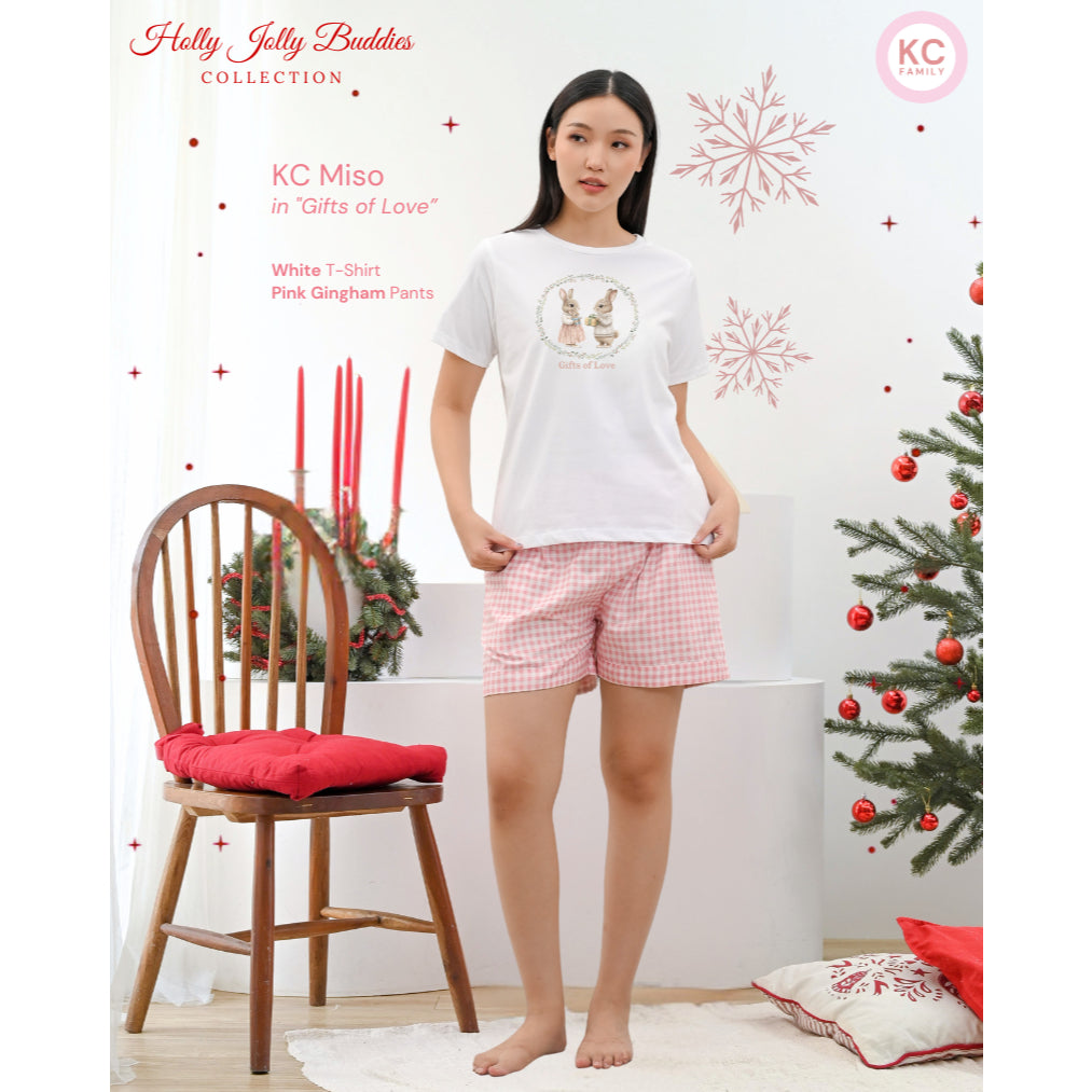 KC Miso in Gifts of Love Baju Kaos dengan Celana Pendek Piyama Kaos