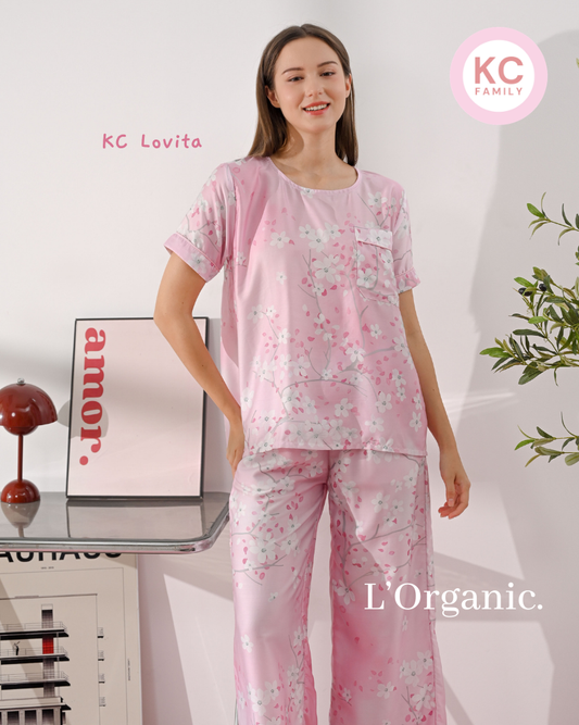 KC Lovita in Pink Sakura Piyama Kerah Bulat Celana Panjang Lengan Pendek