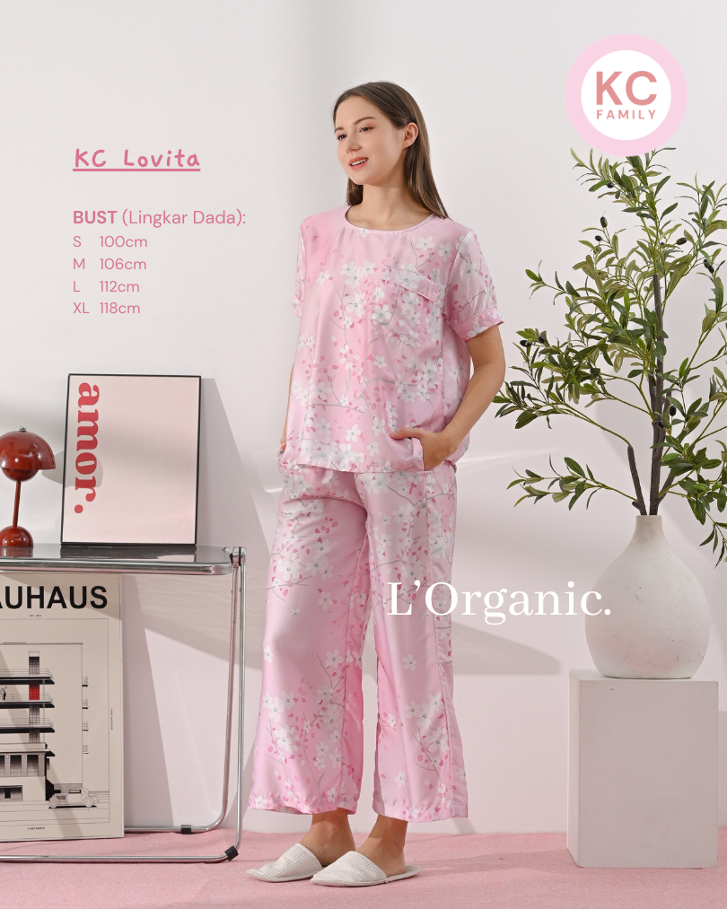 KC Lovita in Pink Sakura Piyama Kerah Bulat Celana Panjang Lengan Pendek