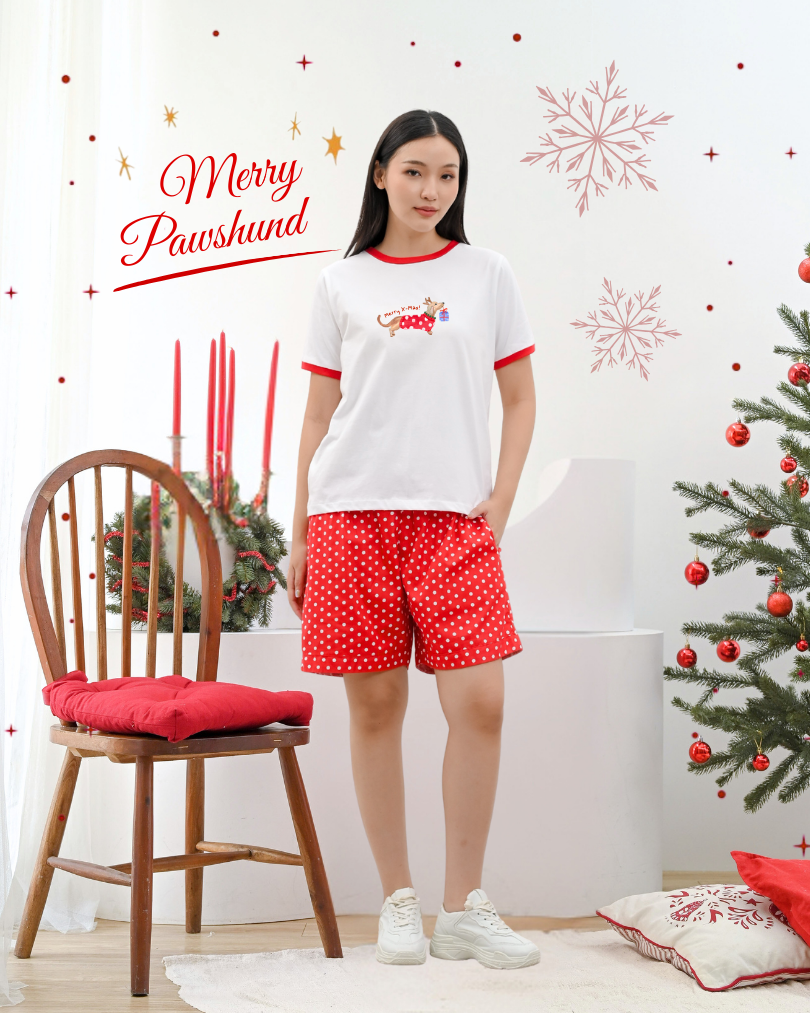 KC Miso in Merry Pawshund Baju Kaos dengan  Celana Pendek Piyama Kaos