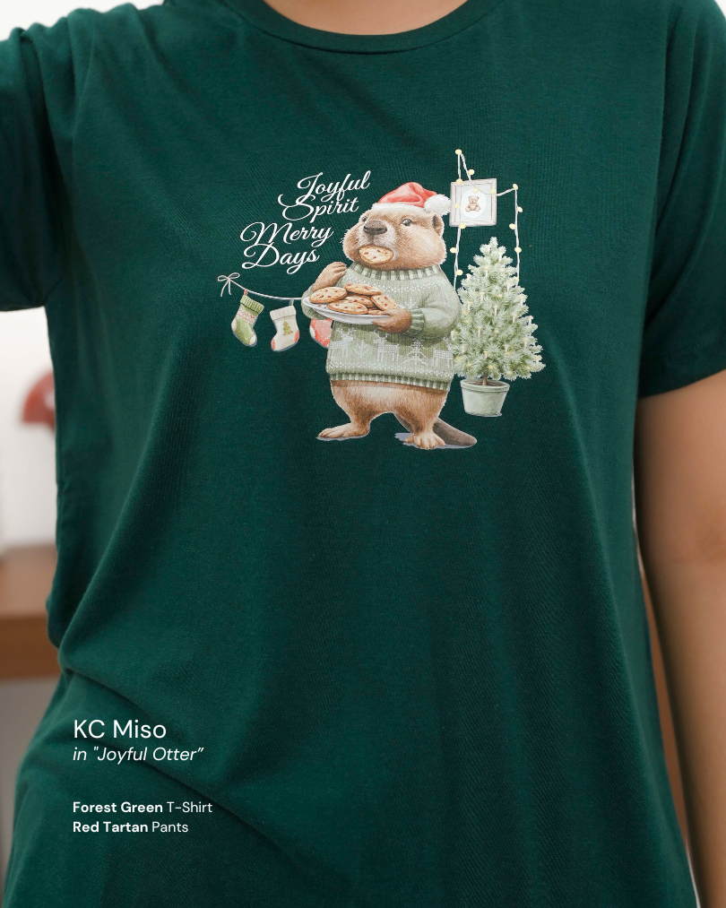 KC Miso in Joyful Otter Baju Kaos dengan  Celana Pendek Piyama Kaos