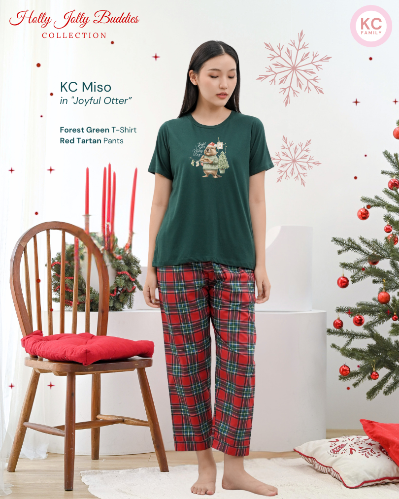 KC Miso in Joyful Otter Baju Kaos dengan  Celana Pendek Piyama Kaos